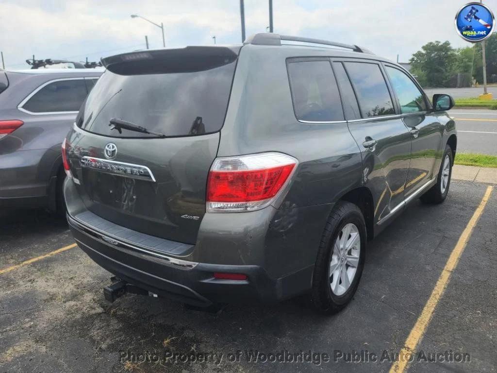 used 2013 Toyota Highlander car, priced at $9,950
