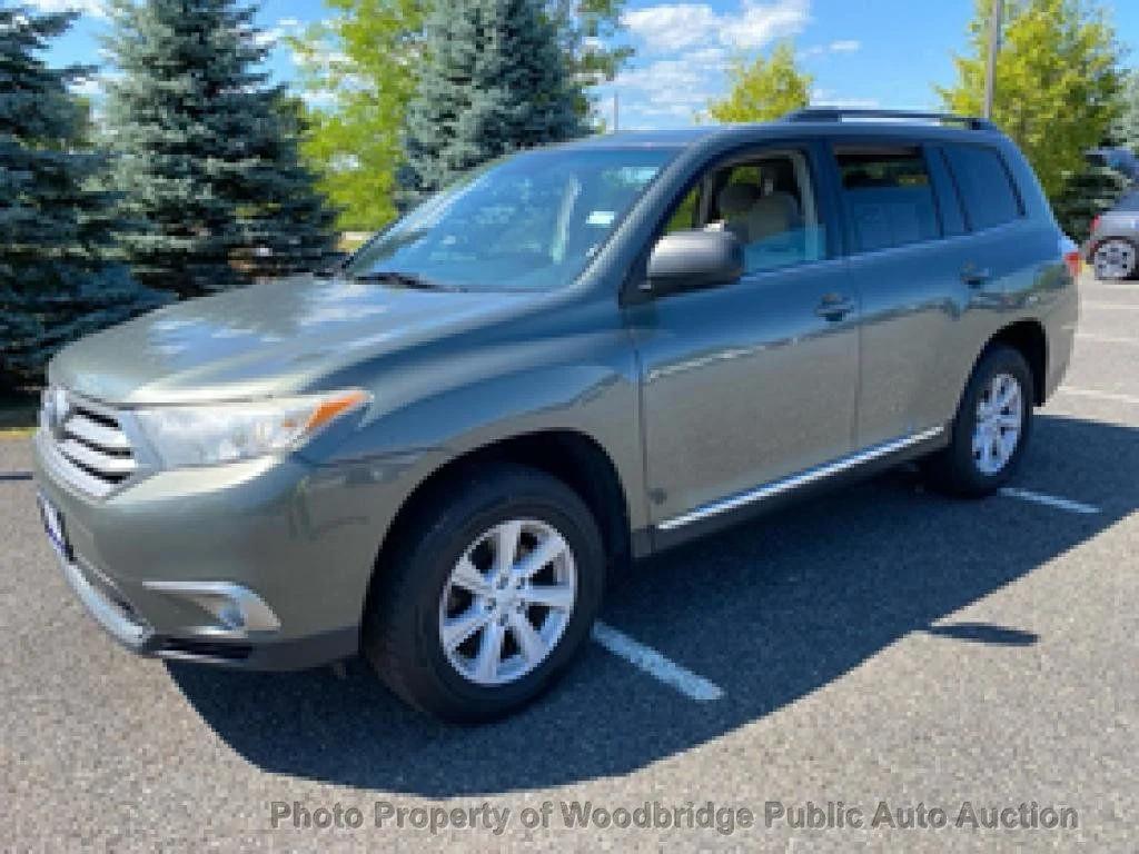 used 2013 Toyota Highlander car, priced at $9,950