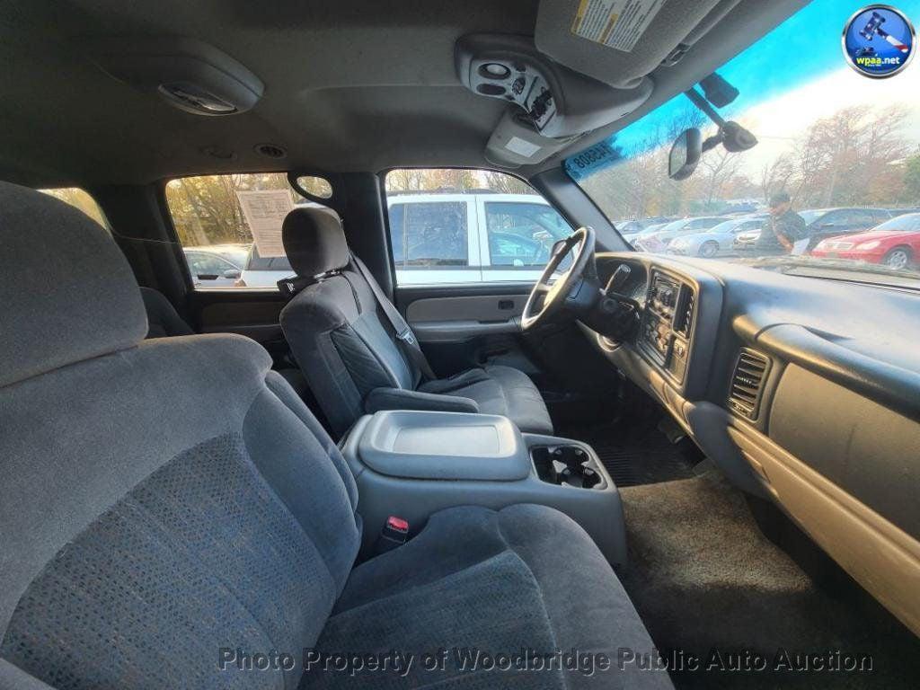 used 2002 Chevrolet Suburban car, priced at $2,550