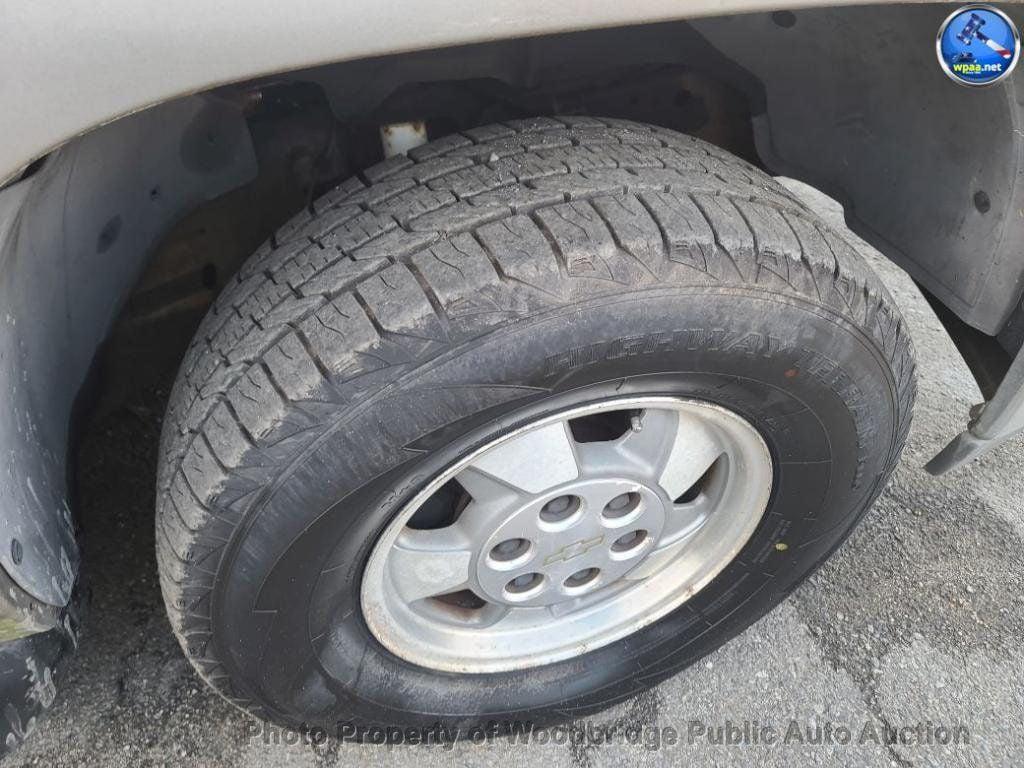 used 2002 Chevrolet Suburban car, priced at $2,550