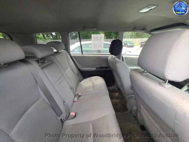 used 2004 Toyota Highlander car, priced at $2,950
