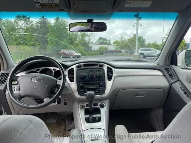 used 2004 Toyota Highlander car, priced at $2,950
