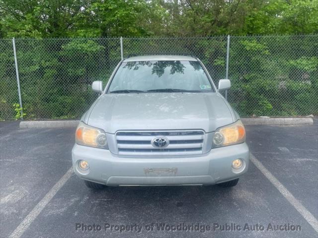 used 2004 Toyota Highlander car, priced at $2,950
