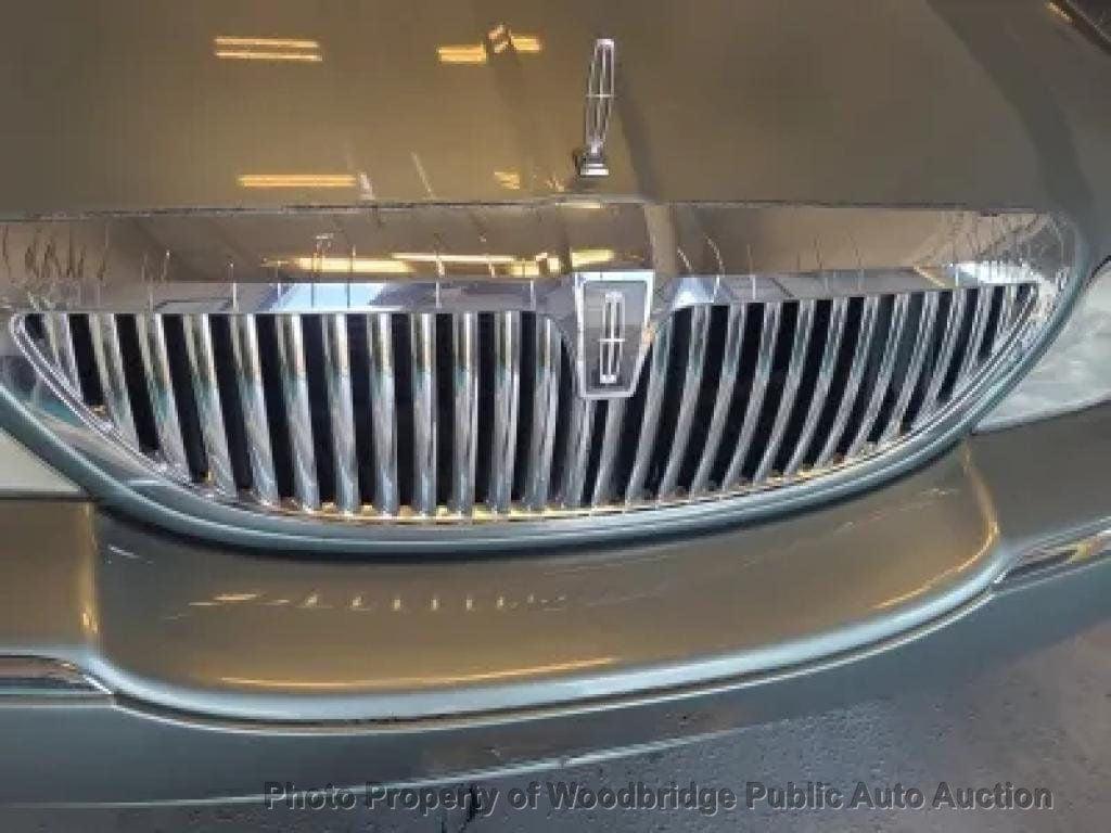 used 2004 Lincoln Town Car car, priced at $2,950