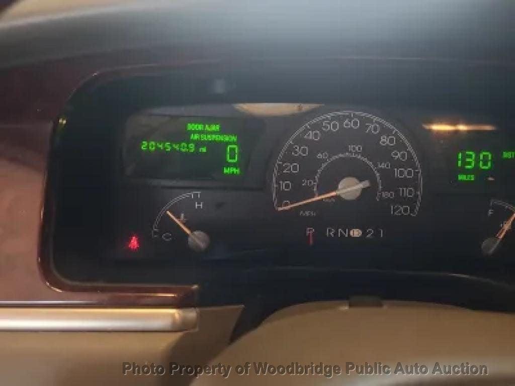 used 2004 Lincoln Town Car car, priced at $2,950