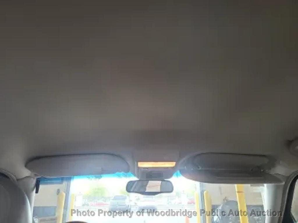 used 2004 Lincoln Town Car car, priced at $2,950