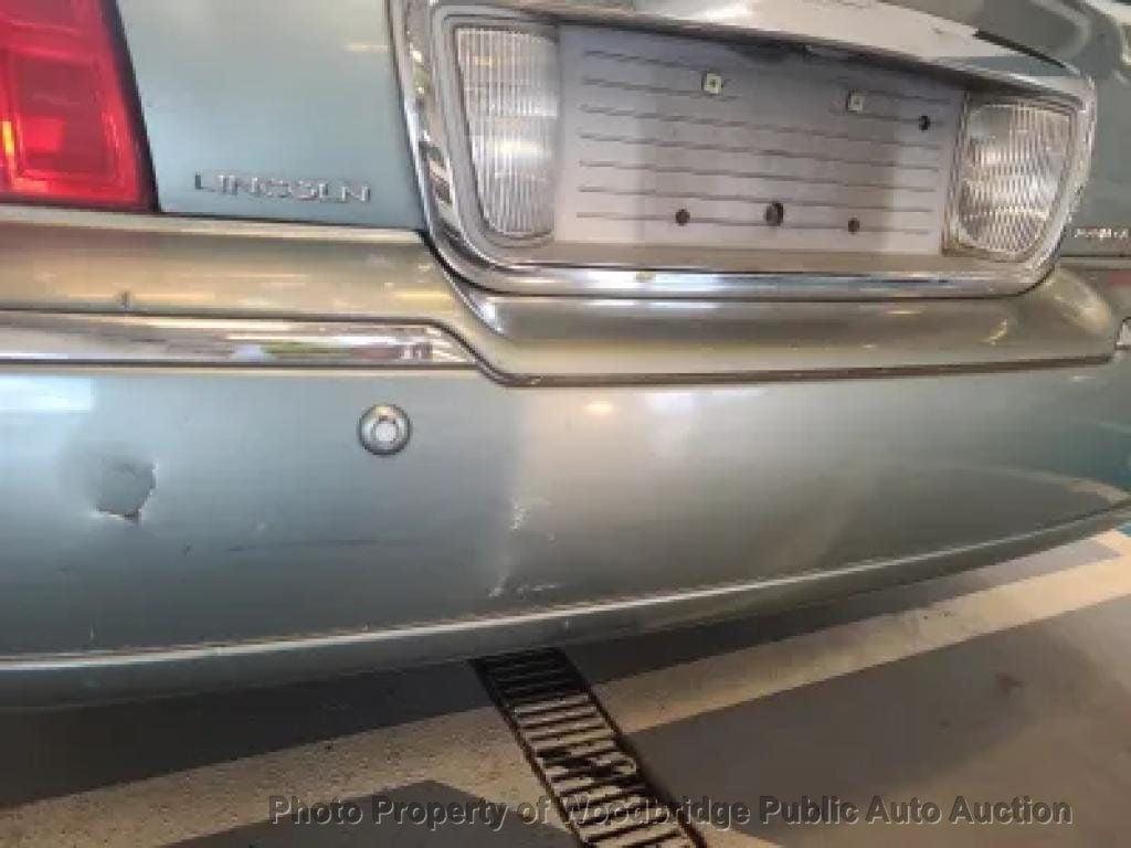 used 2004 Lincoln Town Car car, priced at $2,950