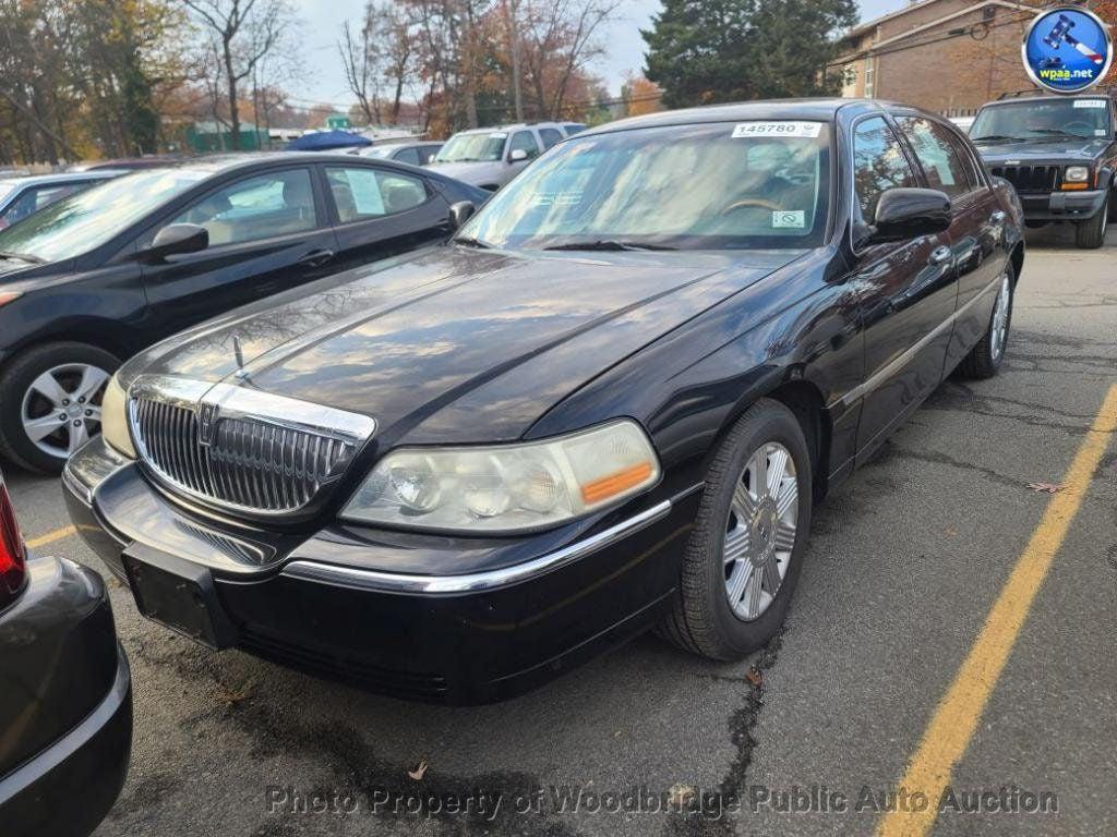used 2004 Lincoln Town Car car, priced at $3,450
