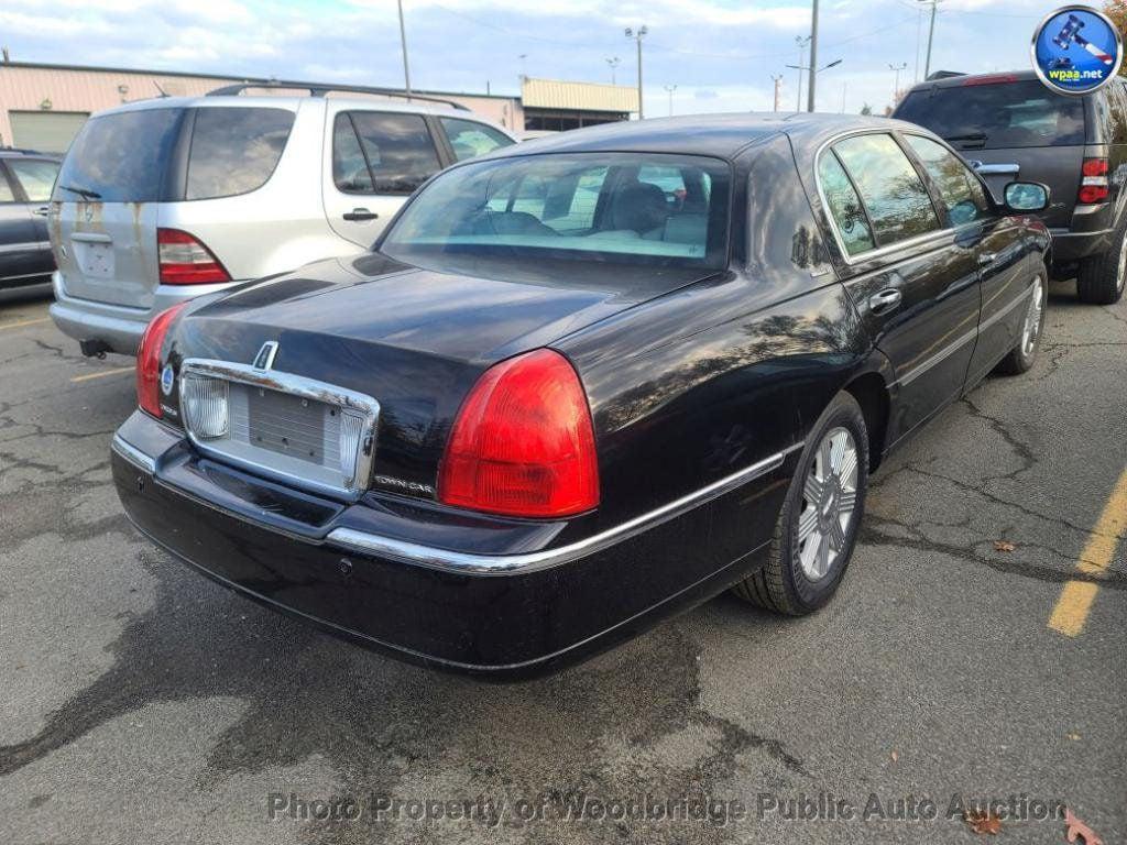 used 2004 Lincoln Town Car car, priced at $3,450