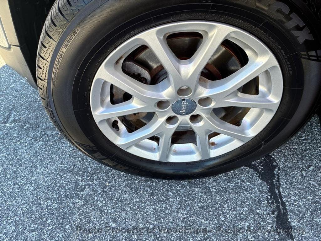 used 2014 Jeep Cherokee car, priced at $5,450