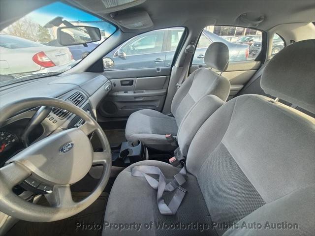 used 2005 Ford Taurus car