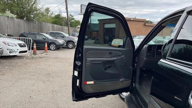 used 2004 Chevrolet Avalanche car, priced at $6,999