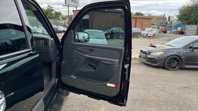 used 2004 Chevrolet Avalanche car, priced at $6,999