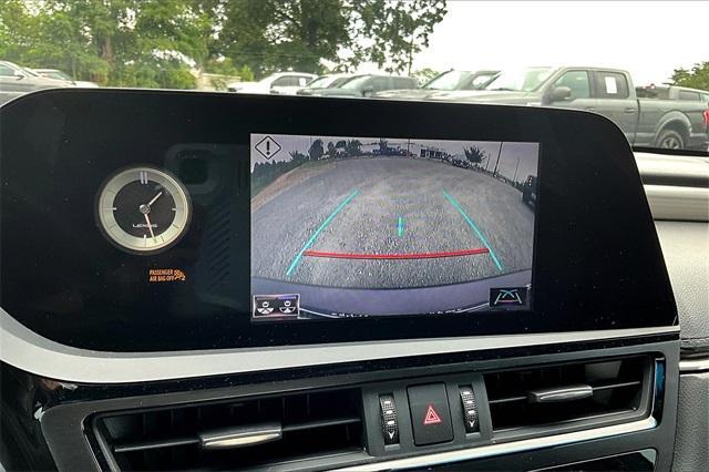 used 2022 Lexus ES 350 car, priced at $32,373