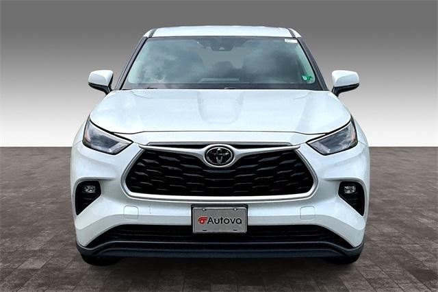 used 2022 Toyota Highlander car, priced at $29,688