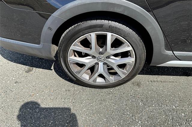 used 2018 Volkswagen Golf Alltrack car, priced at $25,234