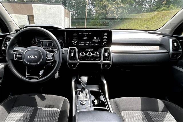 used 2023 Kia Sorento car, priced at $22,254