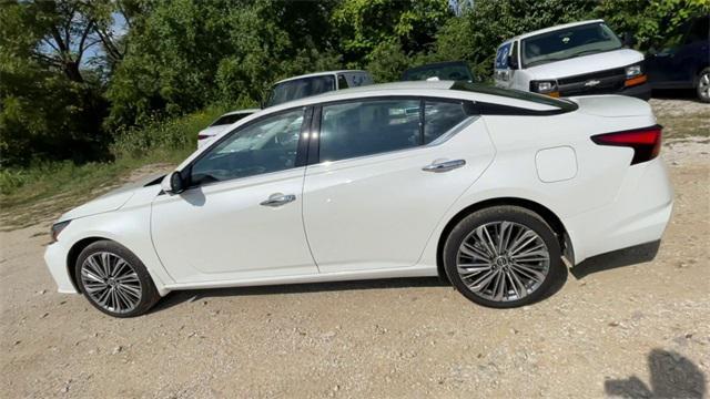 used 2023 Nissan Altima car, priced at $27,881