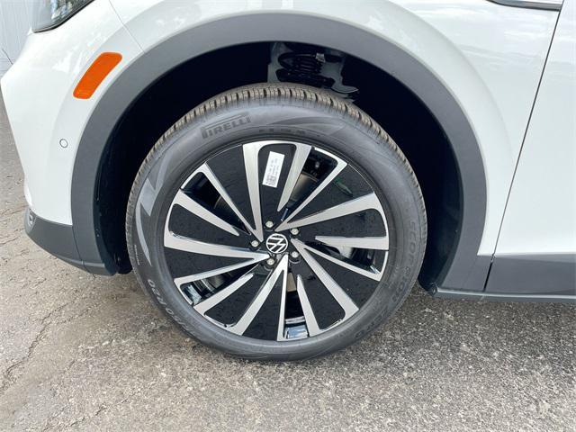 new 2025 Volkswagen ID.4 car, priced at $40,995