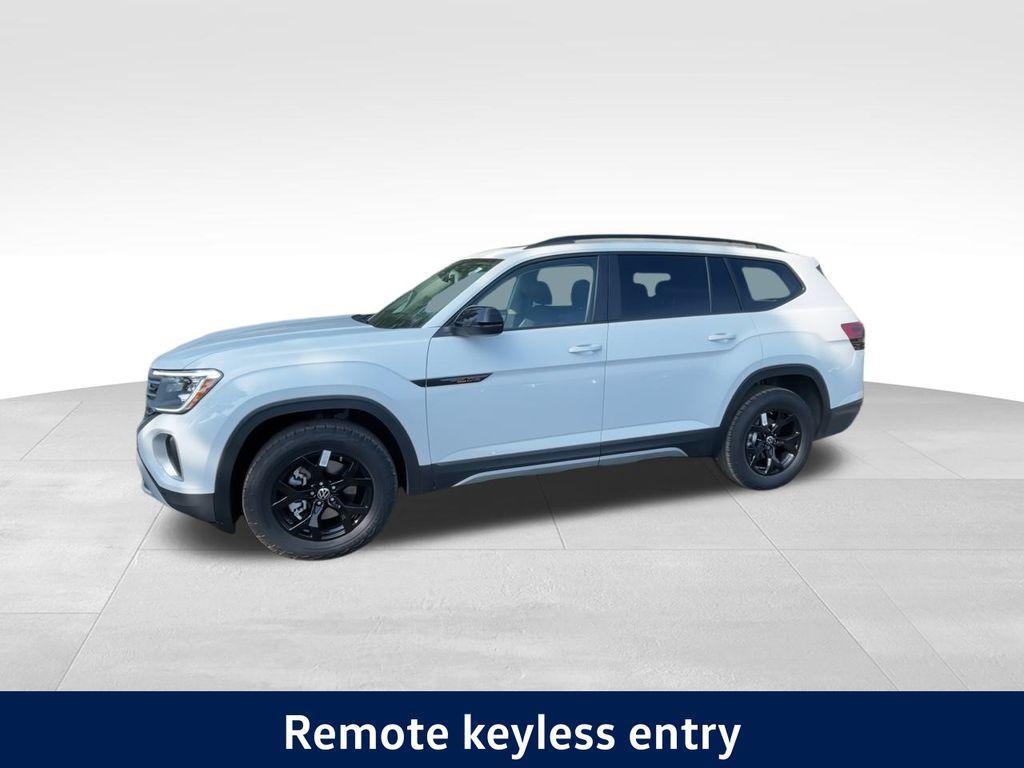 new 2025 Volkswagen Atlas car, priced at $39,654