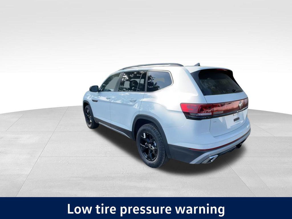 new 2025 Volkswagen Atlas car, priced at $39,654