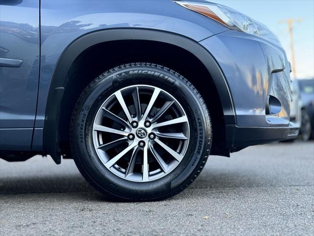 used 2018 Toyota Highlander car, priced at $27,600