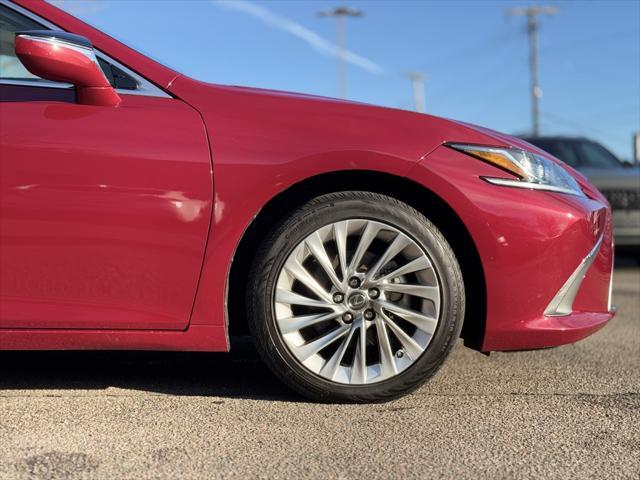 used 2020 Lexus ES 300h car, priced at $31,400