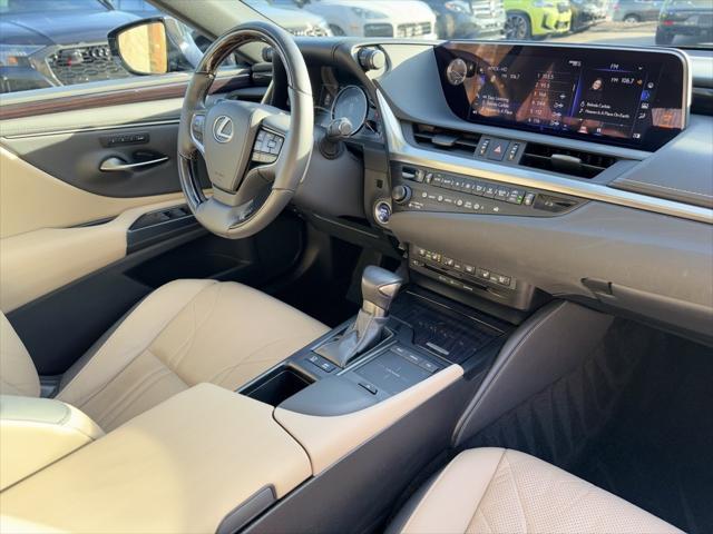 used 2020 Lexus ES 300h car, priced at $31,400