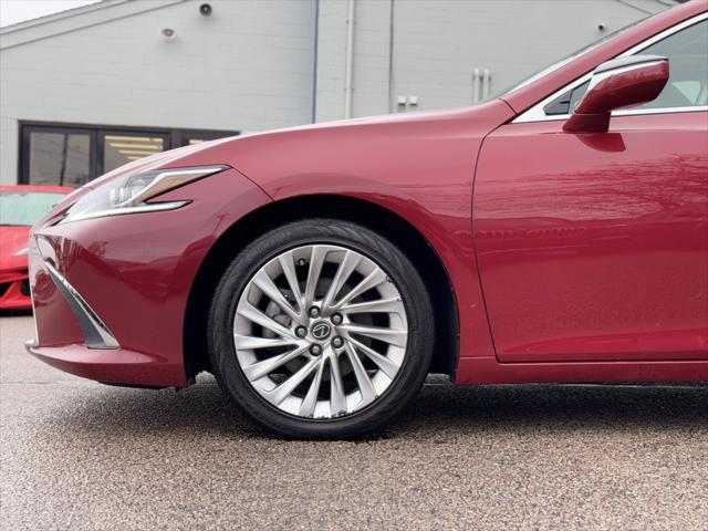 used 2020 Lexus ES 300h car, priced at $31,400