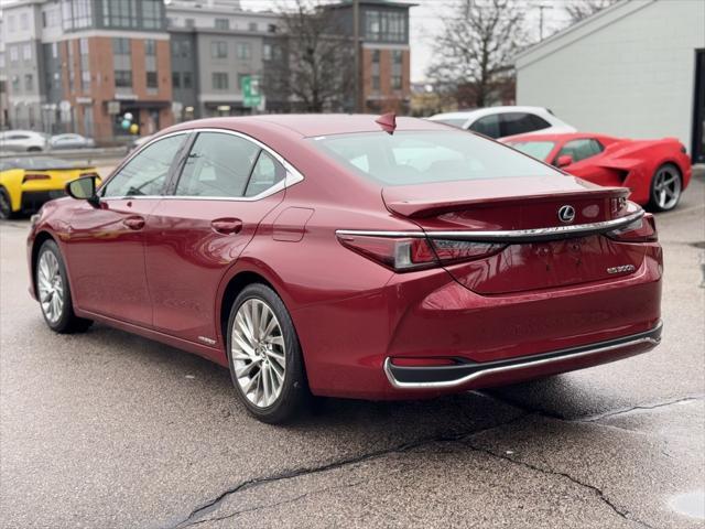 used 2020 Lexus ES 300h car, priced at $31,400