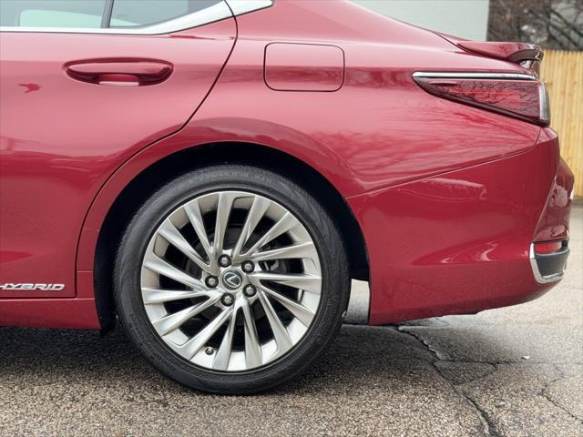 used 2020 Lexus ES 300h car, priced at $31,400