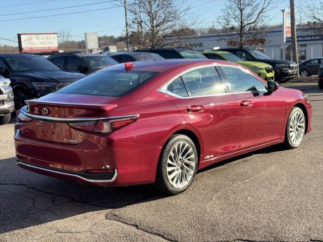 used 2020 Lexus ES 300h car, priced at $31,400