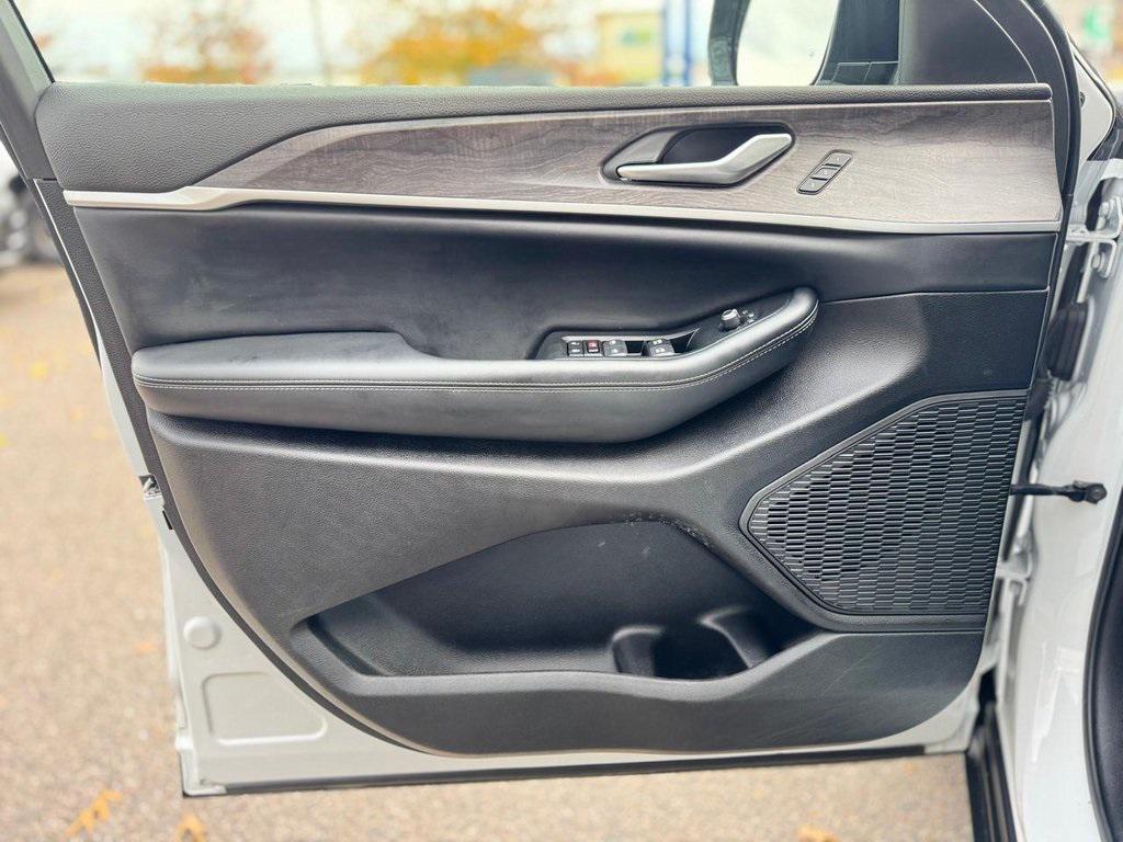 used 2024 Jeep Grand Cherokee L car, priced at $31,825