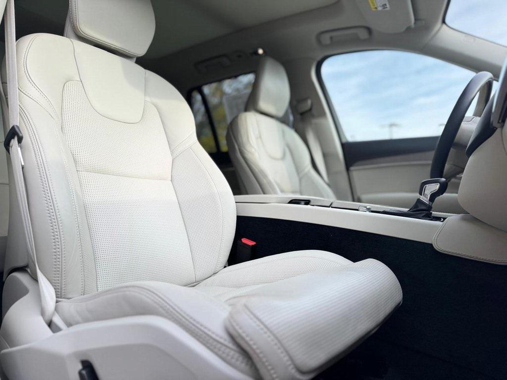 used 2022 Volvo XC90 car, priced at $34,100