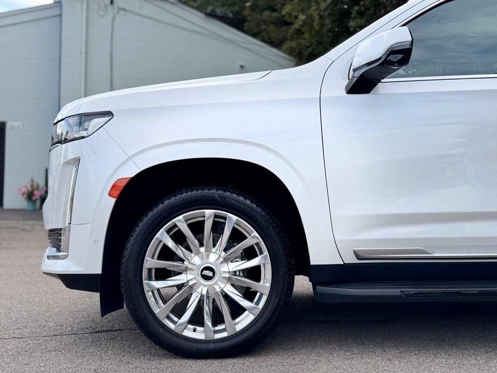 used 2022 Cadillac Escalade ESV car, priced at $62,900