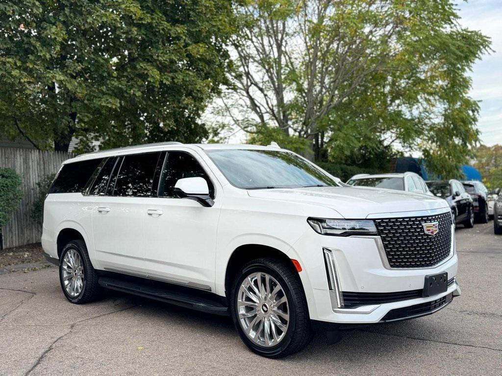 used 2022 Cadillac Escalade ESV car, priced at $62,900