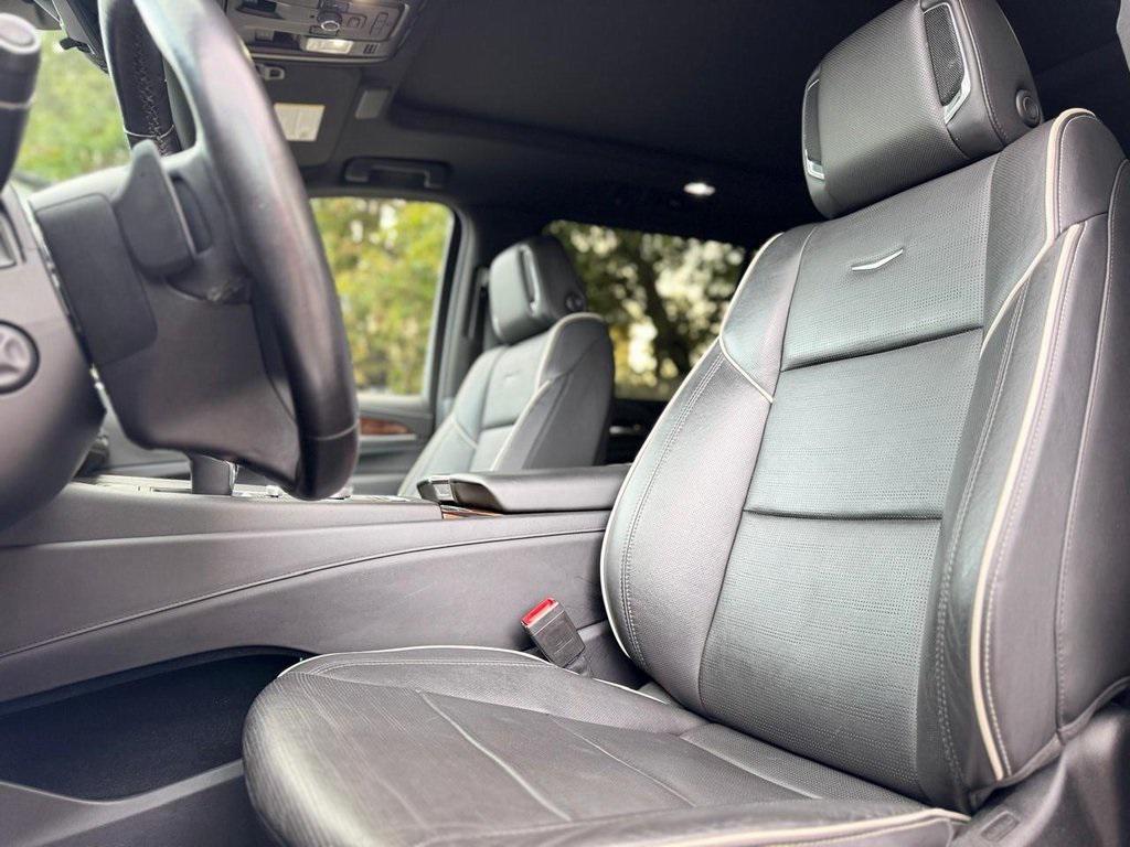 used 2022 Cadillac Escalade ESV car, priced at $62,900