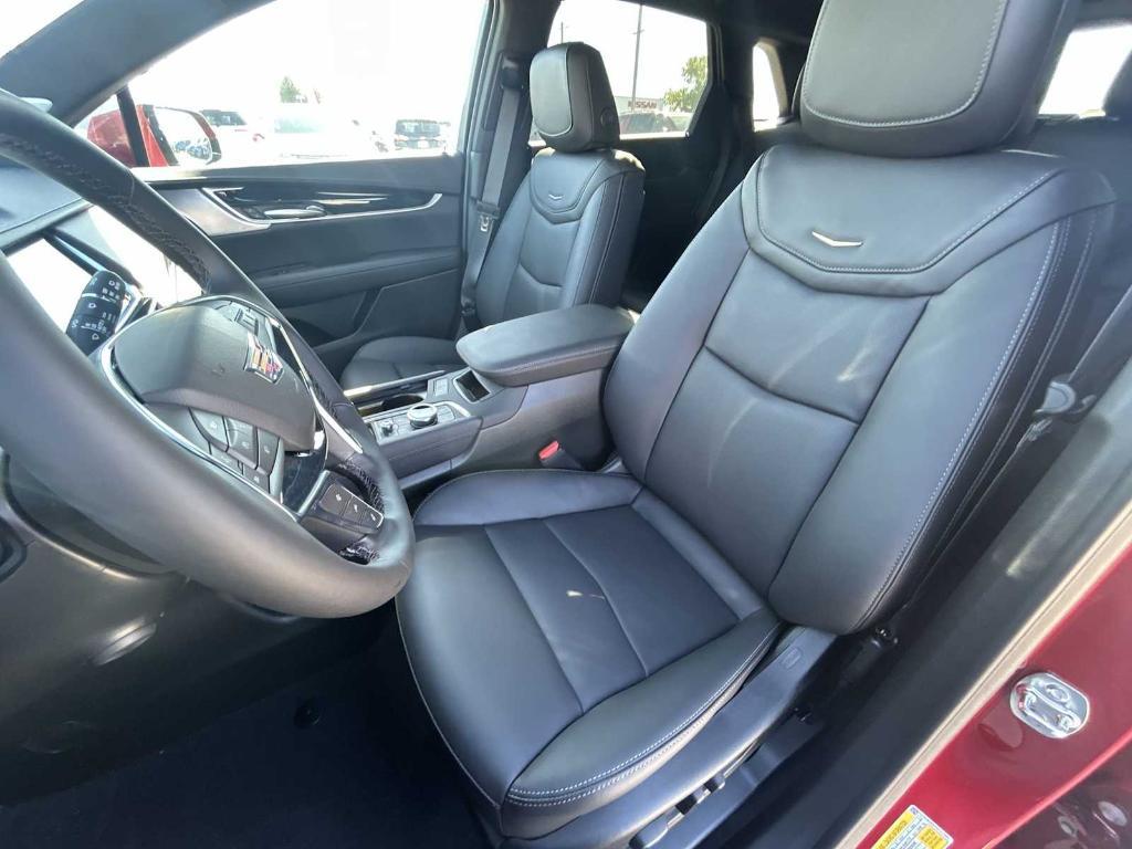 new 2025 Cadillac XT5 car, priced at $60,090