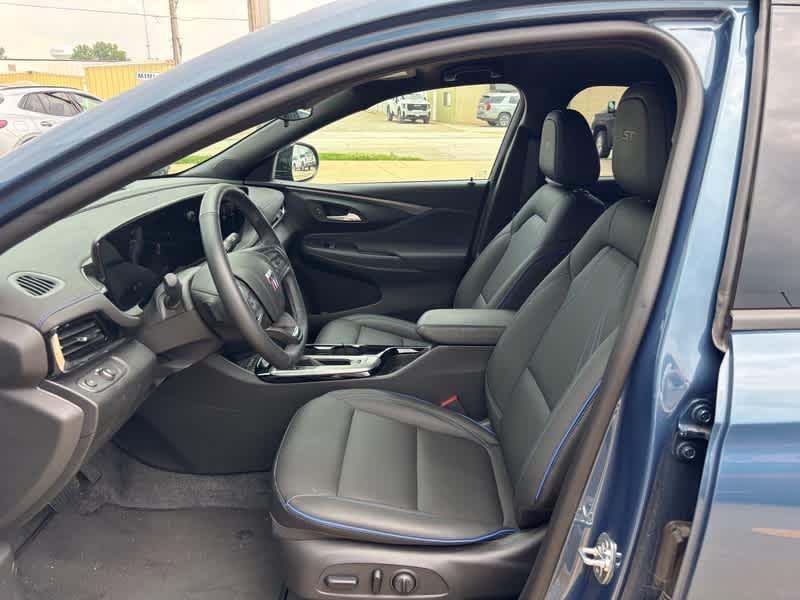 used 2025 Buick Envista car, priced at $26,990