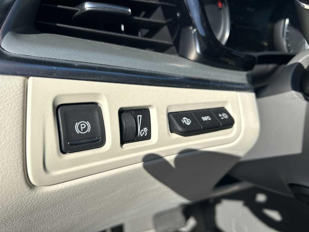 new 2025 Cadillac XT5 car, priced at $60,090