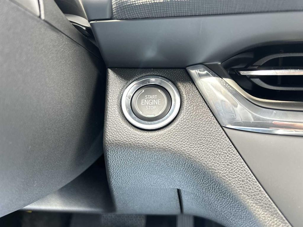 new 2025 Buick Envista car, priced at $23,419