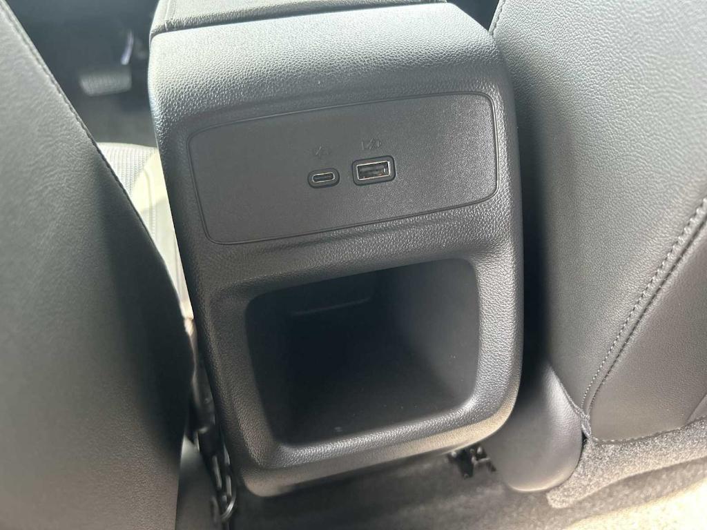 new 2025 Buick Envista car, priced at $23,419