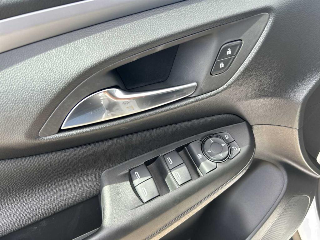 new 2025 Buick Envista car, priced at $23,419