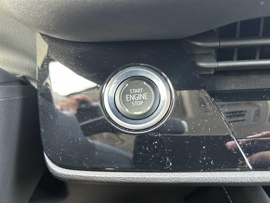 new 2025 Buick Envision car, priced at $38,735