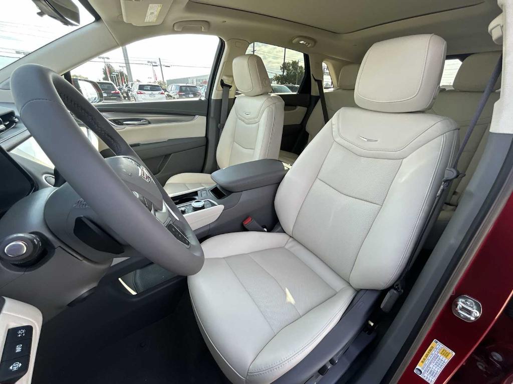 new 2025 Cadillac XT5 car, priced at $59,790