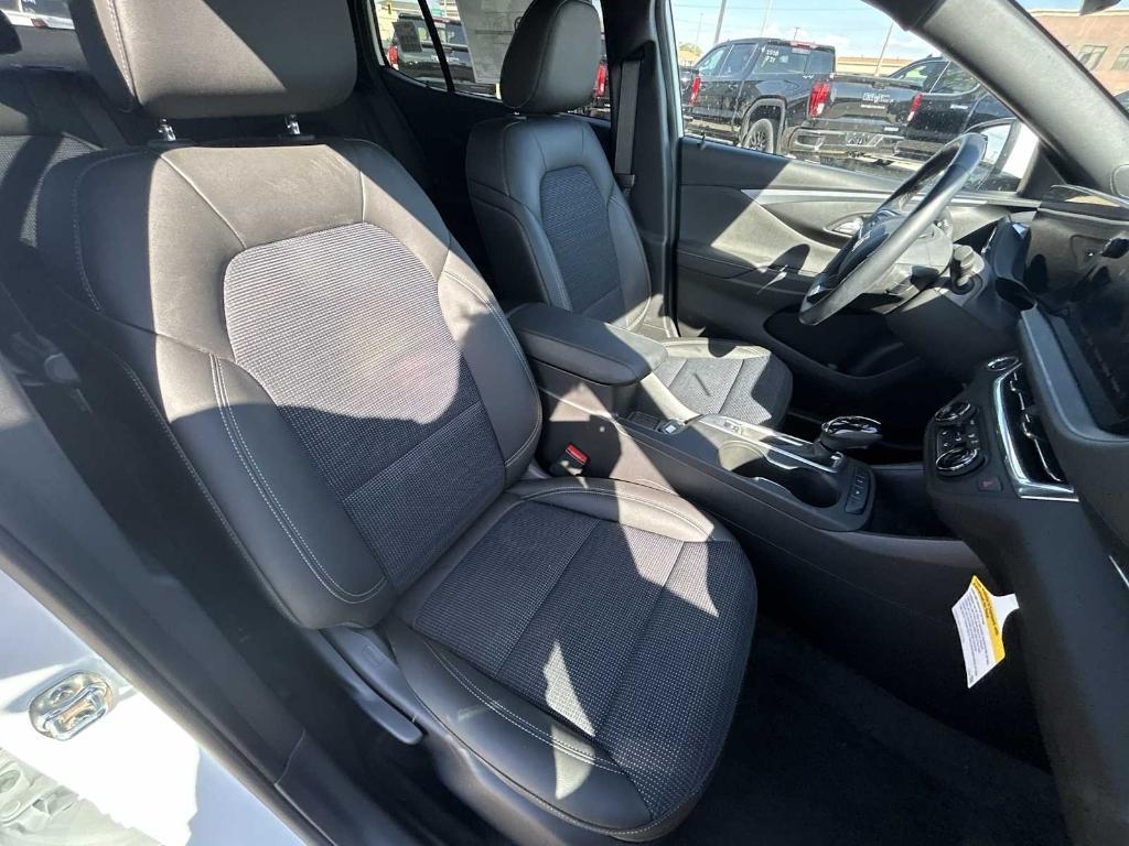 new 2025 Buick Envista car, priced at $22,590