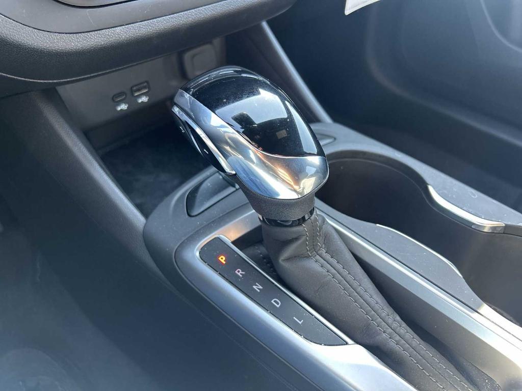 new 2025 Buick Envista car, priced at $22,590