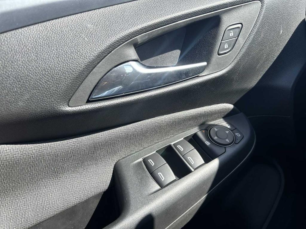 new 2025 Buick Envista car, priced at $22,590
