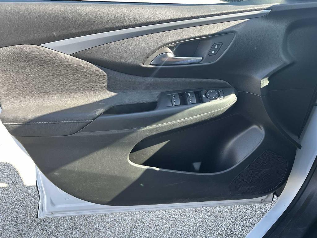 new 2025 Buick Envista car, priced at $22,590