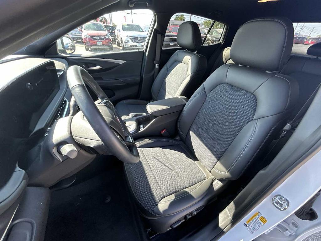 new 2025 Buick Envista car, priced at $22,590